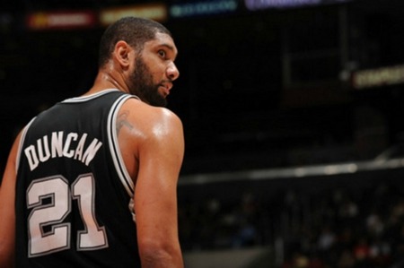 皇马：“嘿，你的益达。”利物浦：“不，是你的益达。”（皇马：“给，你的益达。”利物浦：“不对，还是你的。”）